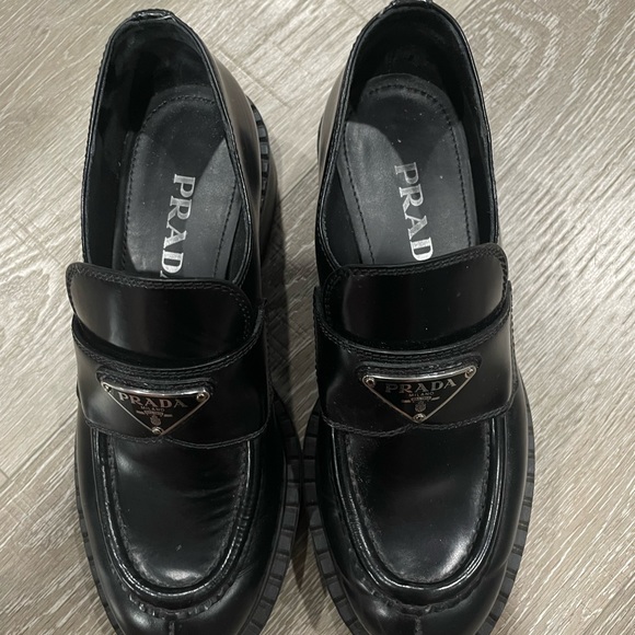 PRADA BRUSHED LEATHER LOAFERS / SIZE 5 / RETAIL $1200 - Picture 4 of 8
